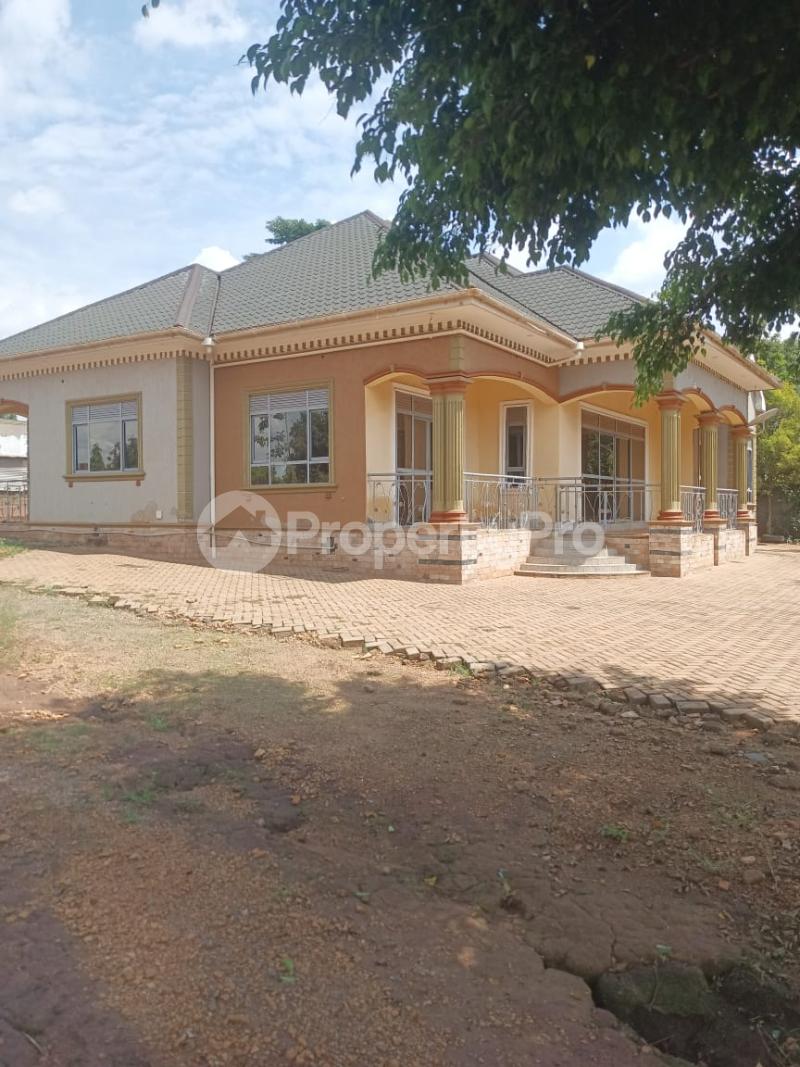 4 bedroom Villa for sale Busika town zirobwe road Nakaseke Central - 6
