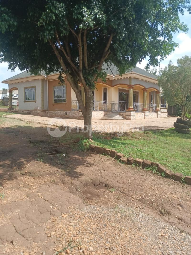 4 bedroom Villa for sale Busika town zirobwe road Nakaseke Central - 0