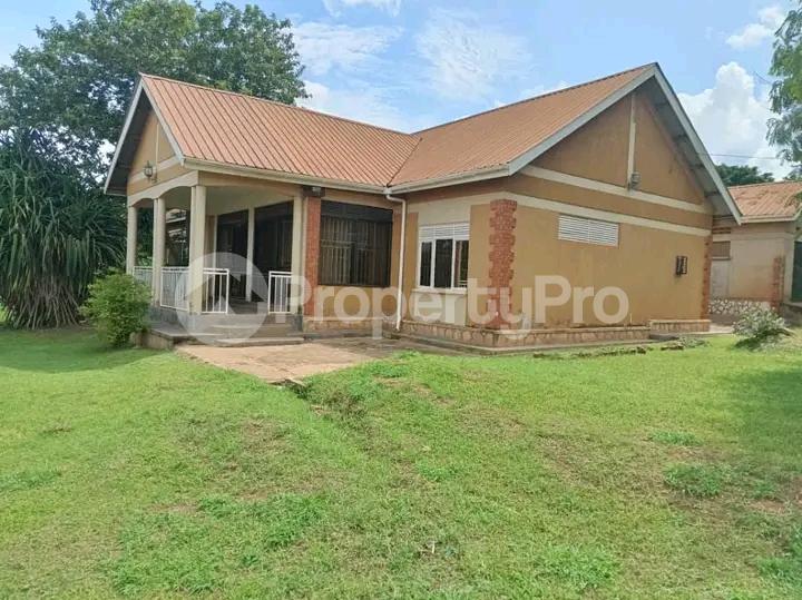 4 bedroom Bungalow Apartment for sale Namugongo sonde  Kampala Central - 0