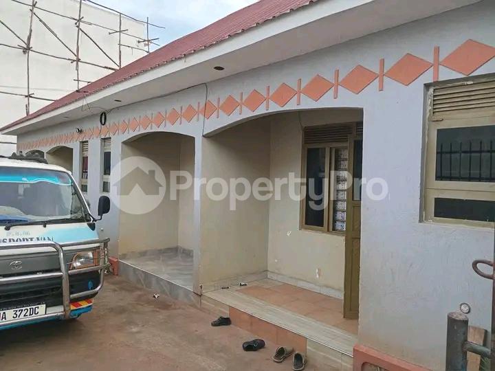 1 bedroom mini flat  Bungalow Apartment for rent Namugongo road  Kampala Central Kampala Central - 4