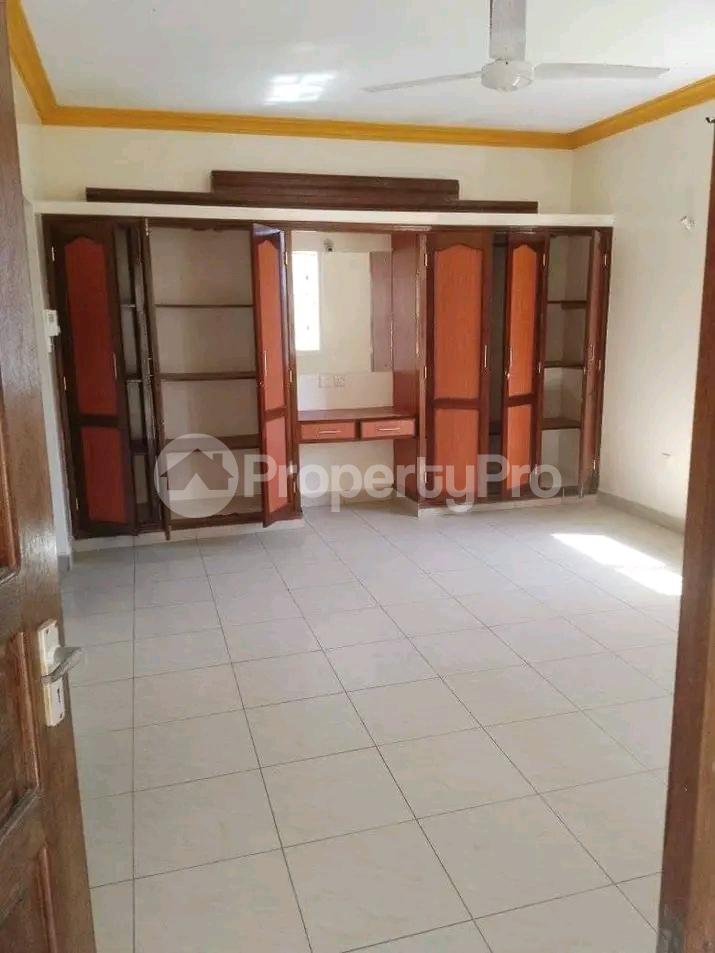 2 bedroom Townhouses Houses for rent 1st avenue, Eastleigh North