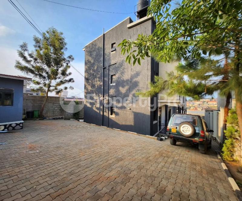 3 bedroom Apartment Block Apartment for rent bweyogerere road Mukono Central - 13
