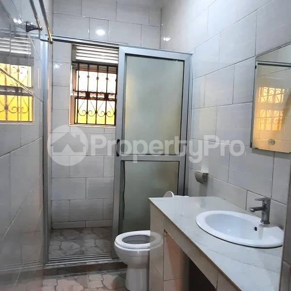 3 bedroom Apartment Block Apartment for rent kulambilo road Kampala Central - 6