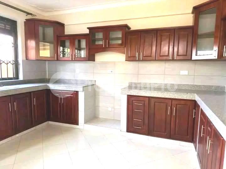 3 bedroom Apartment Block Apartment for rent namugongo road Wakiso Central - 0