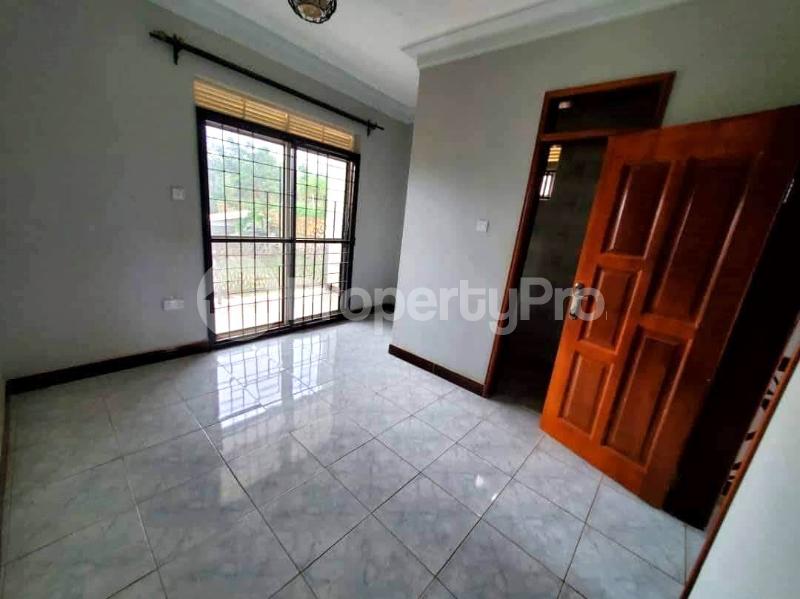 3 bedroom Apartment Block Apartment for rent namugongo road Wakiso Central - 5