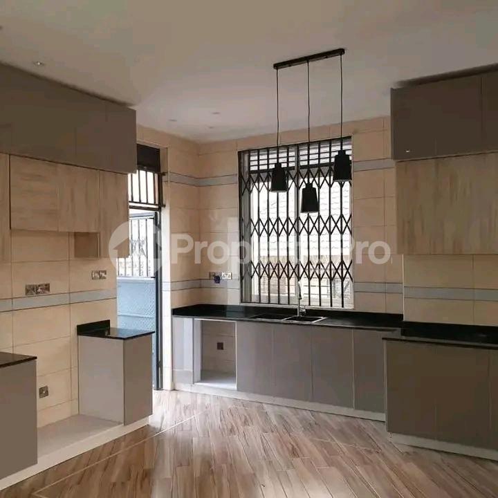 6 bedroom Apartment for sale Kyanja road  Kampala Central Kampala Central - 1