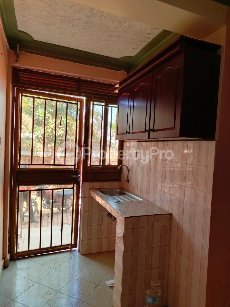 1 bedroom mini flat  Apartment Block Apartment for rent kyaliwajjala Kampala Central - 4