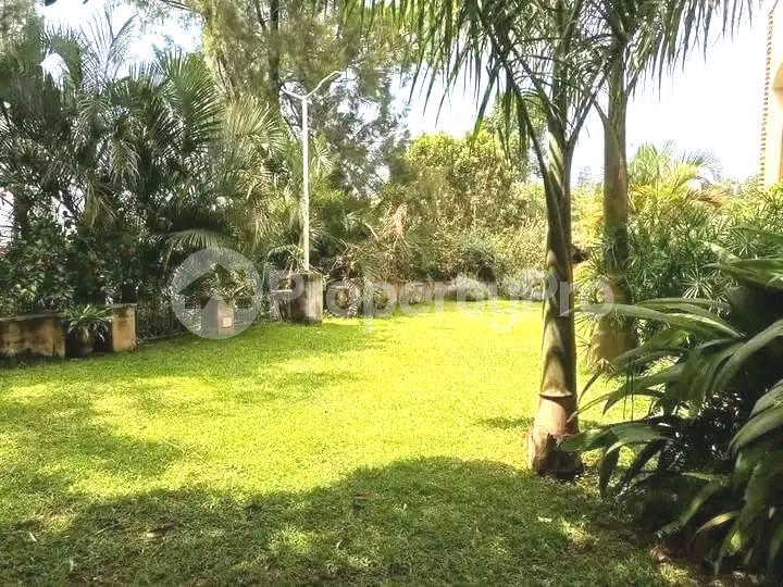 2 bedroom Apartment Block Apartment for rent mutungo road Kampala Central - 7
