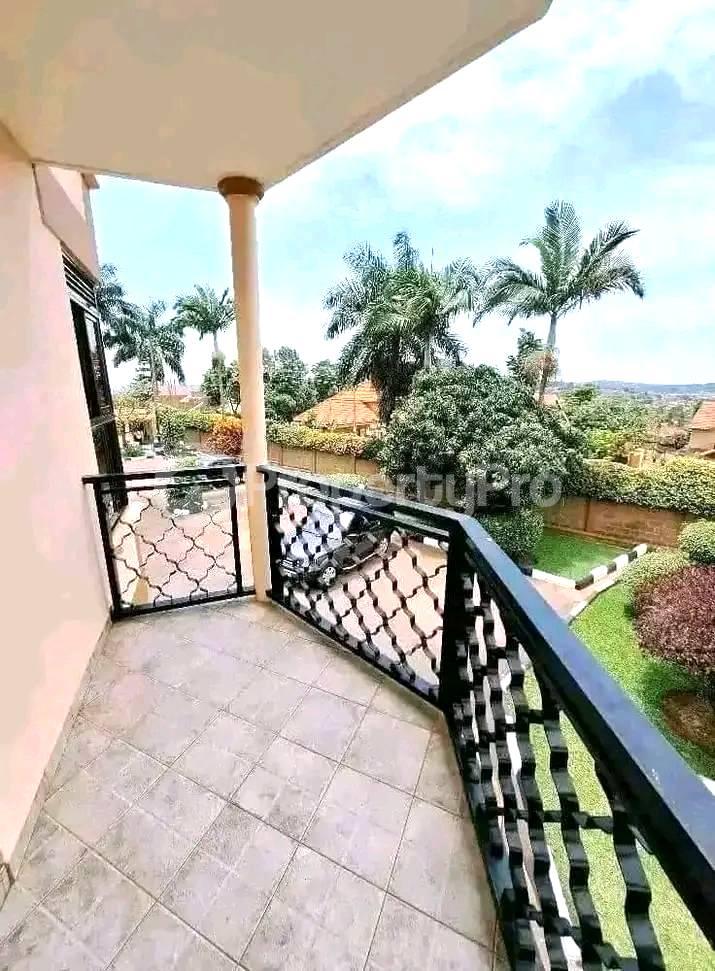 2 bedroom Apartment Block Apartment for rent mutungo road Kampala Central - 2