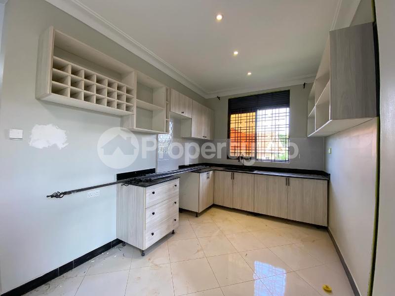 3 bedroom Apartment Block Apartment for rent kulambilo road Kampala Central - 3