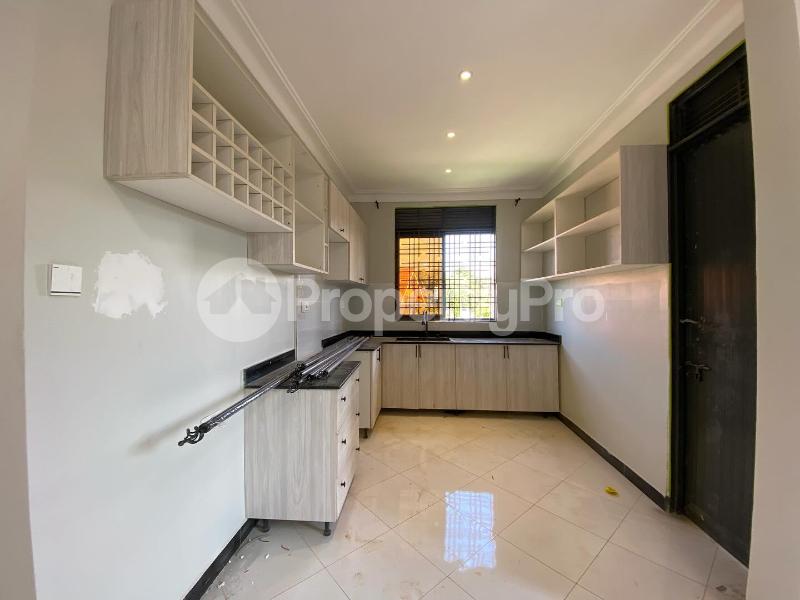 3 bedroom Apartment Block Apartment for rent kulambilo road Kampala Central - 6