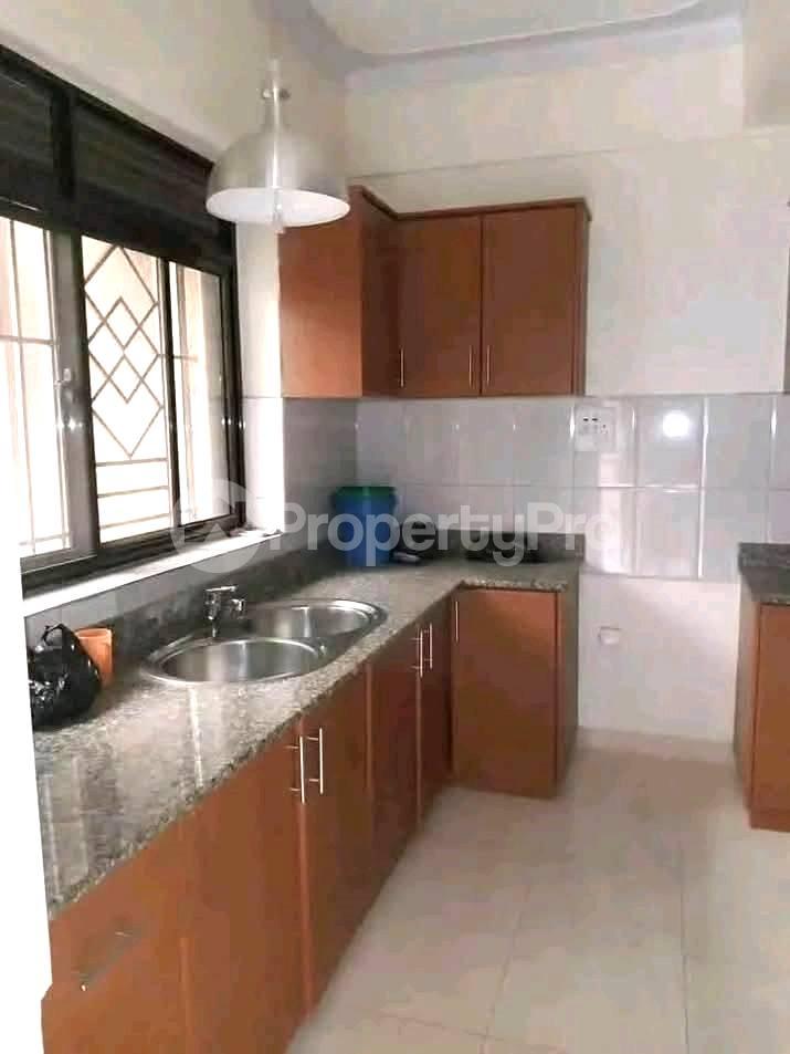 3 bedroom Apartment Block Apartment for rent mbuya road Mbuya Kampala Central - 1