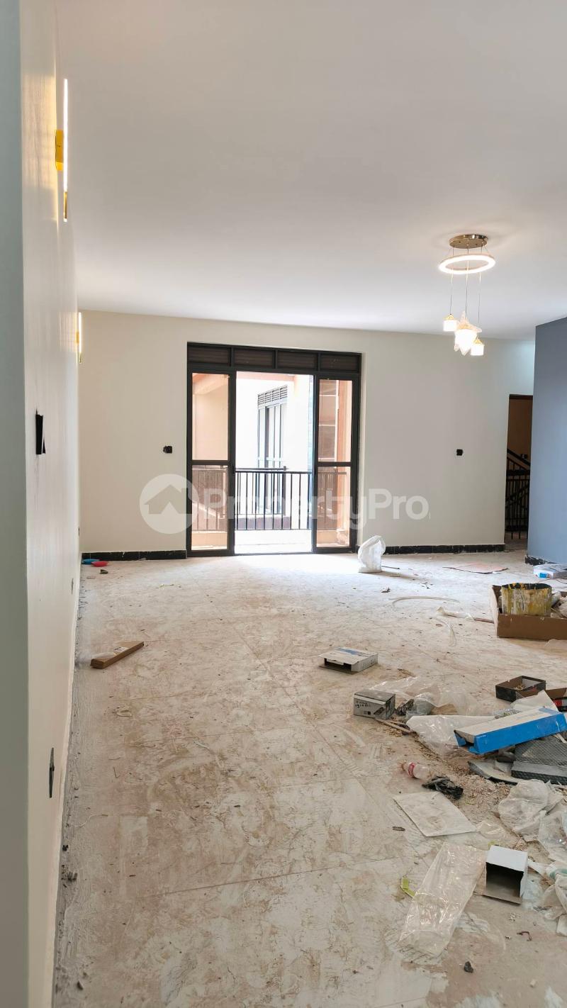4 bedroom Apartment Block Apartment for rent Kyaliwajjala road Wakiso Central - 4