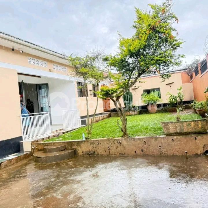 4 bedroom Bungalow Apartment for sale Namugongo road  Kampala Central Kampala Central - 3