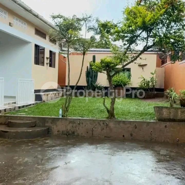 4 bedroom Bungalow Apartment for sale Namugongo road  Kampala Central Kampala Central - 4