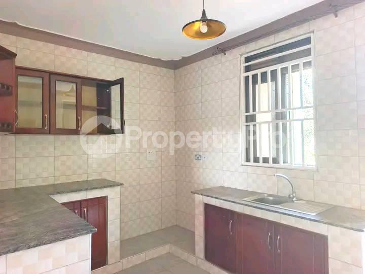 2 bedroom Apartment Block Apartment for rent munyonyo road Munyonyo Kampala Central - 5