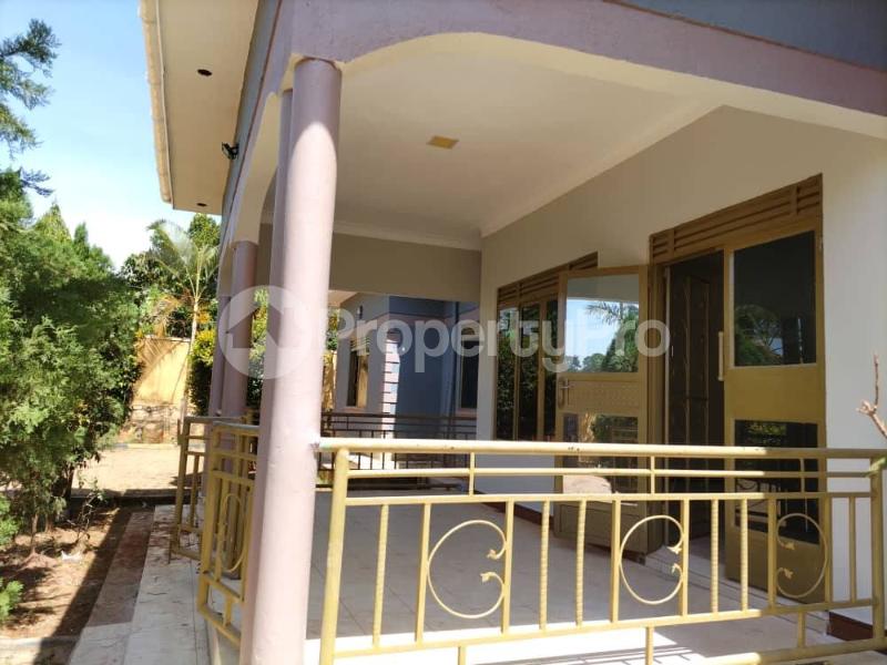 4 bedroom Bungalow Apartment for rent wampeewo road Wakiso Central - 3