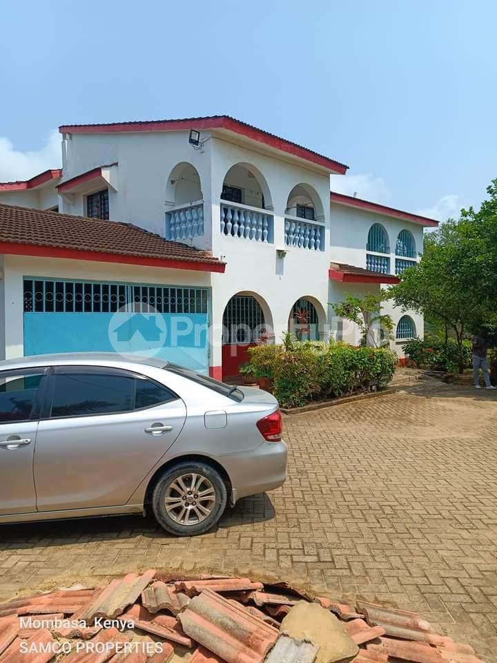 5 bedroom Bungalow Houses for rent Nakuru Town Nakuru (PID 1AKHR