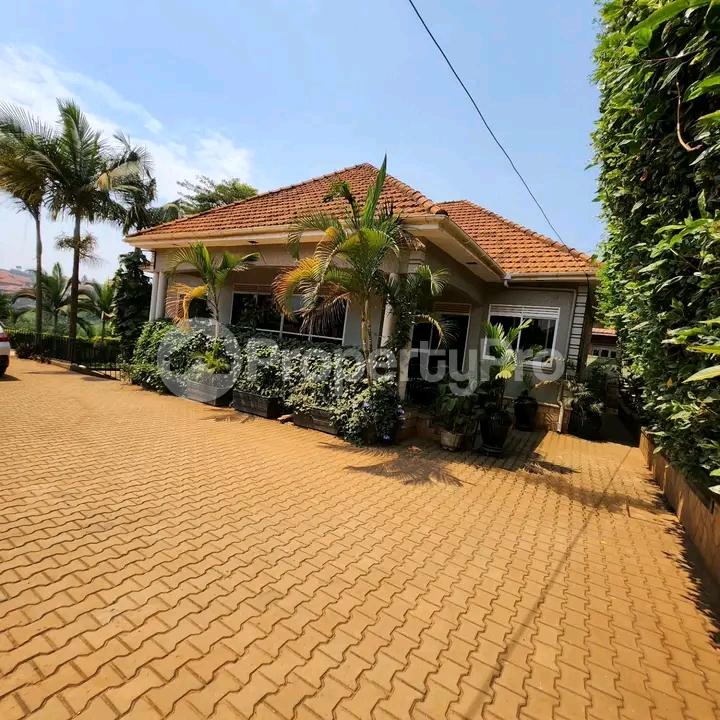 4 bedroom Bungalow Apartment for rent Najjera road  Kampala Central Kampala Central - 0