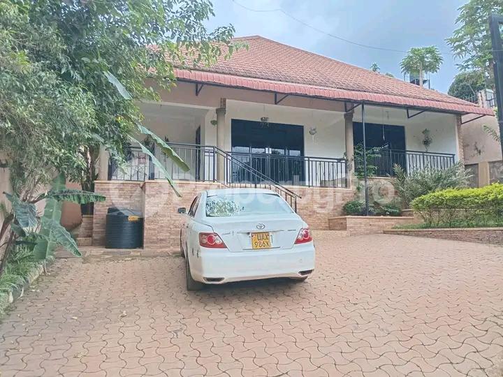 4 bedroom Bungalow Apartment for sale Kira road  Kira Wakiso Central - 0