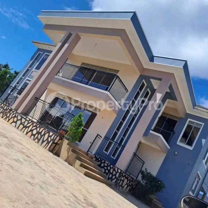 7 bedroom Apartment Block Apartment for sale Entebbe road  Kampala Central Kampala Central - 4