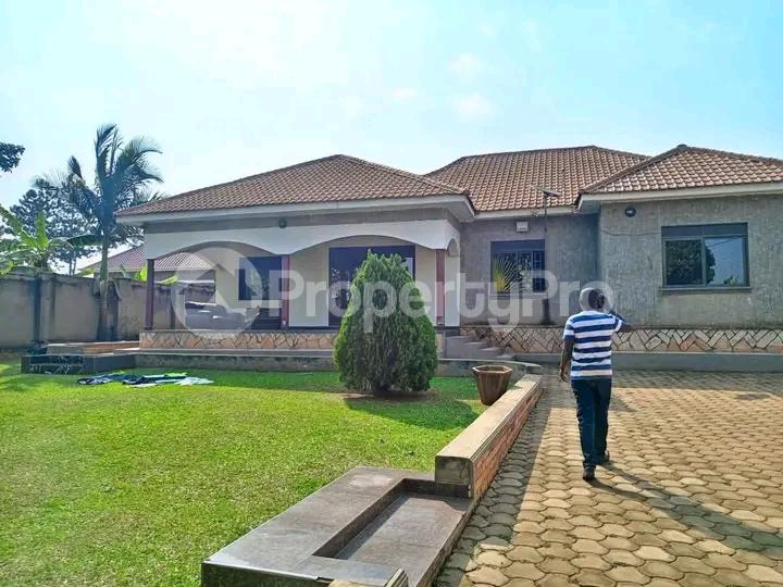 4 bedroom Bungalow Apartment for sale Gayaza kayebe  Gayaza Wakiso Central - 4