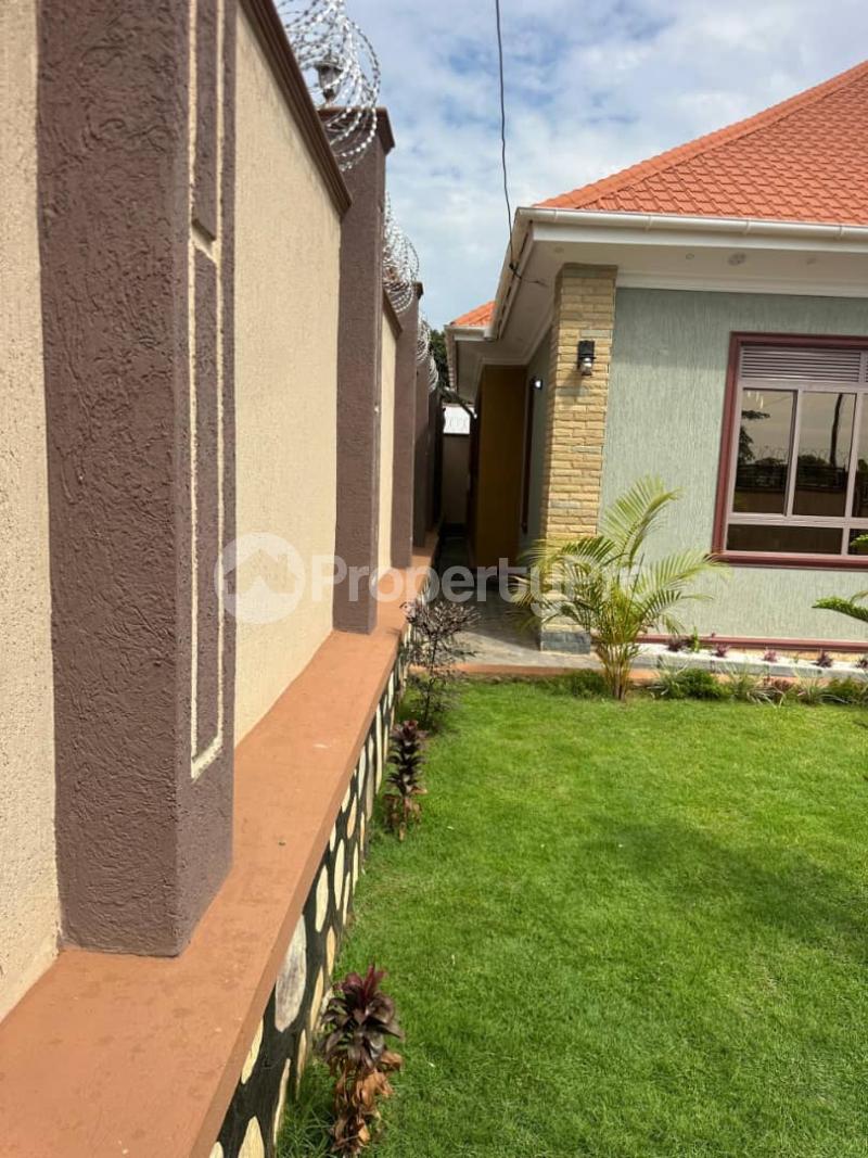 4 bedroom Villa for sale Bwebajja Entebbe road  Kampala Central Kampala Central - 6