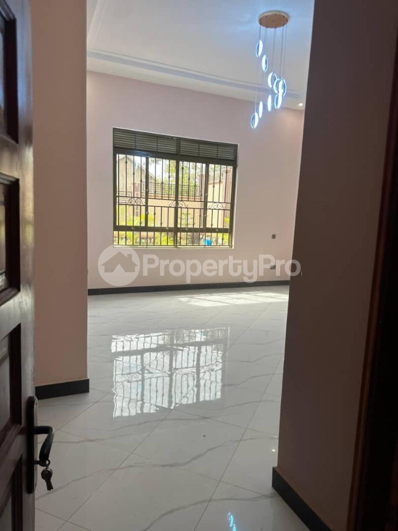 4 bedroom Villa for sale Bwebajja Entebbe road  Kampala Central Kampala Central - 8