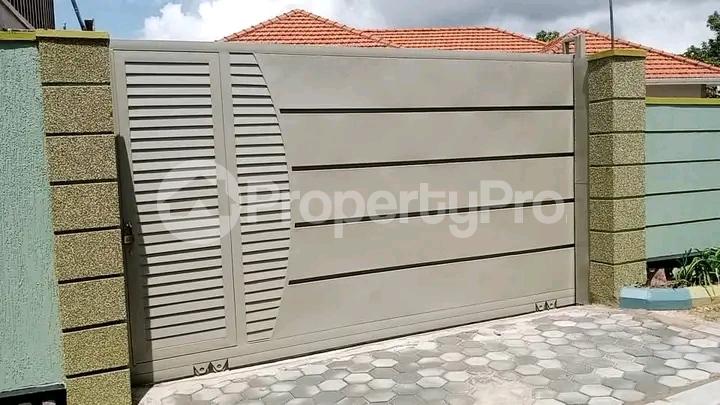 5 bedroom Bungalow Apartment for rent Muyonyo road  Kampala Central - 2