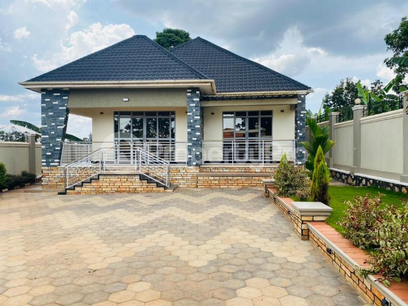 3 bedroom Villa for sale Kitende lumuli Entebbe road  Kampala Central Kampala Central - 0