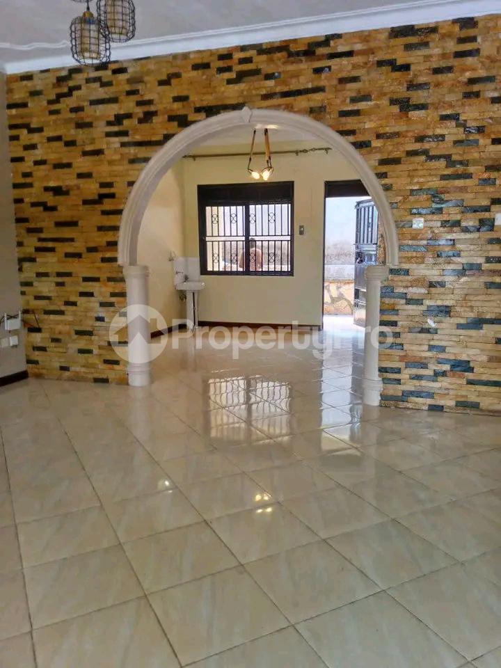 4 bedroom Bungalow Apartment for rent Kisaasi  Kampala Central Kampala Central - 2