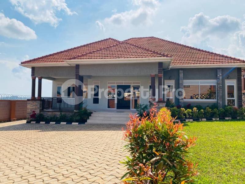 4 bedroom Villa for sale Entebbe road bwebajja  Kampala Central Kampala Central - 1