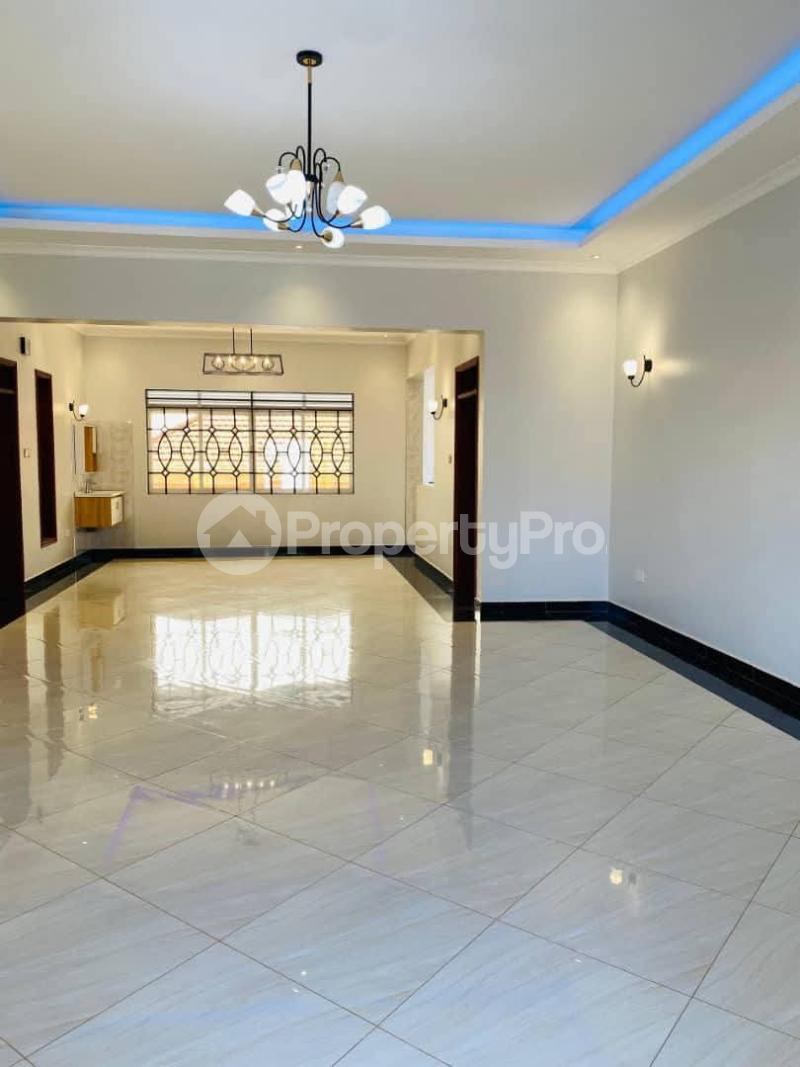 4 bedroom Villa for sale Entebbe road bwebajja  Kampala Central Kampala Central - 3