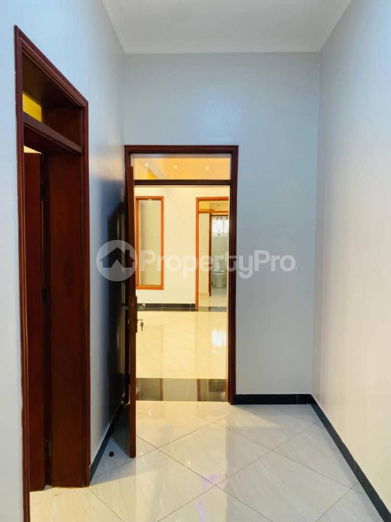 4 bedroom Villa for sale Entebbe road bwebajja  Kampala Central Kampala Central - 8