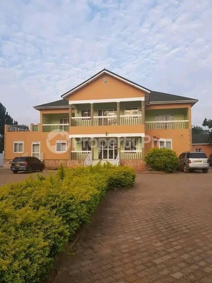5 bedroom Villa for sale Mutungo Munyonyo road Express highway  Munyonyo Kampala Central - 1