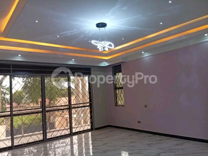 7 bedroom Villa for sale Kira kasangati road  Kira Wakiso Central - 4