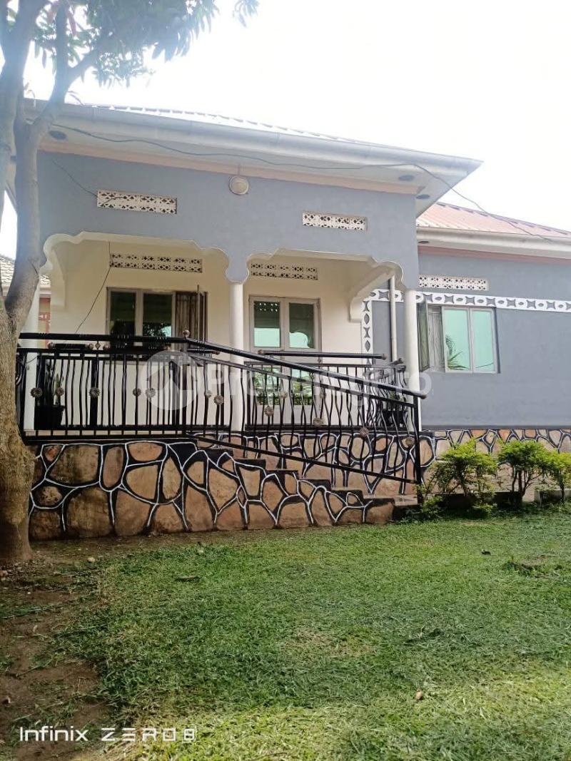 3 bedroom Villa for sale Nalongo masaka road  Nsangi Wakiso Central - 1