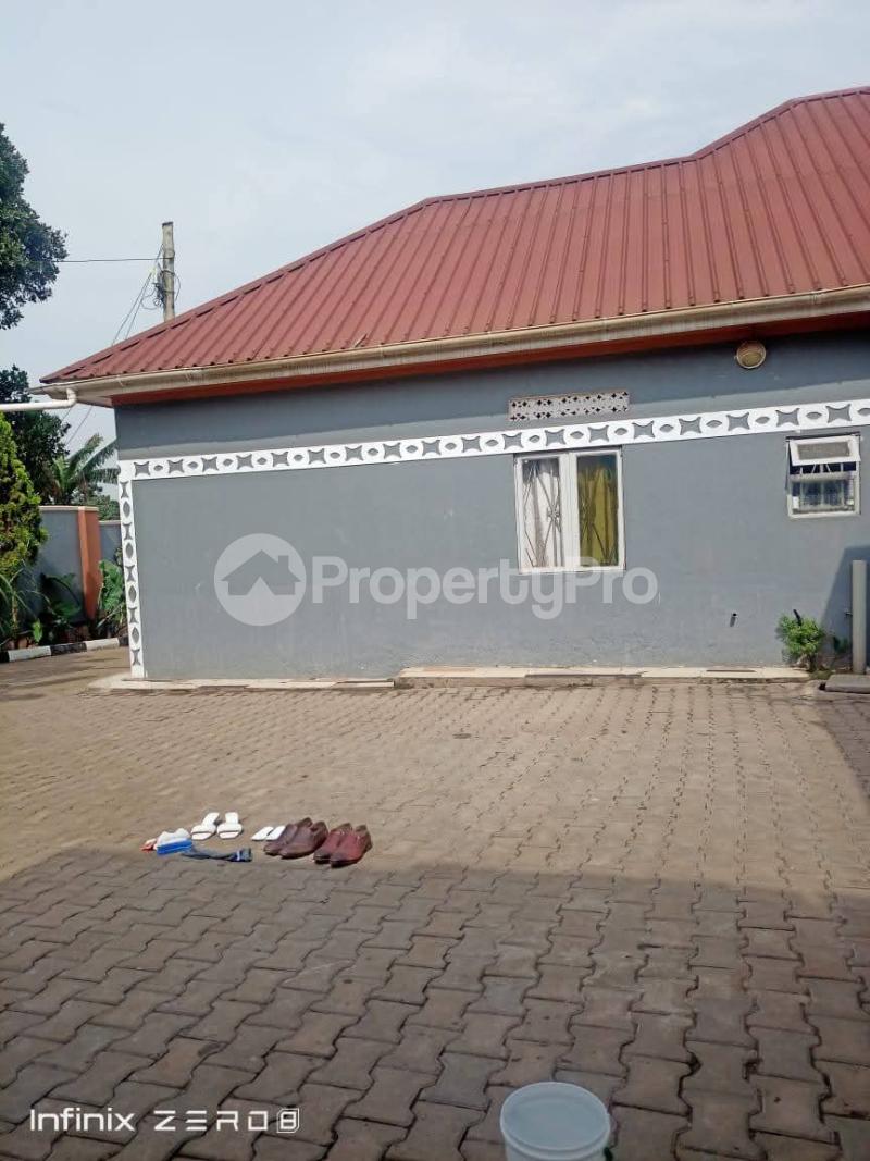 3 bedroom Villa for sale Nalongo masaka road  Nsangi Wakiso Central - 3