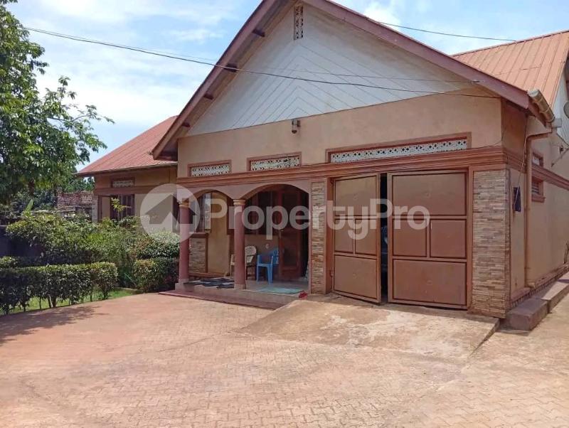 3 bedroom Bungalow Apartment for sale Bweyogere butto  Kampala Central - 0