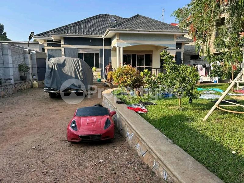 4 bedroom Villa for sale Garuga Entebbe road  Kampala Central Kampala Central - 0