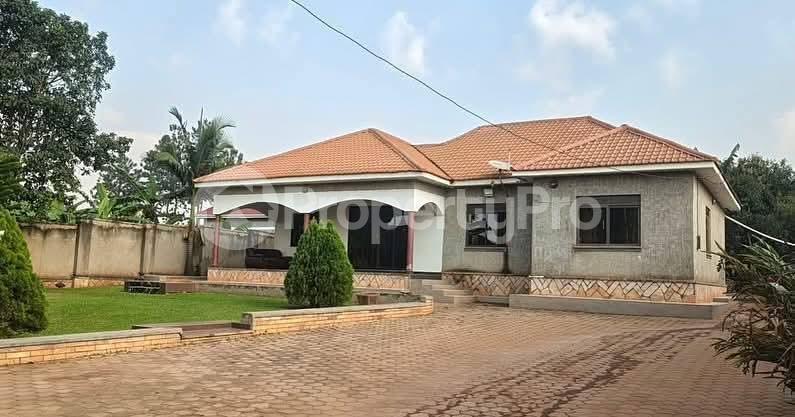 4 bedroom Villa for sale Kayebe Gayaza road  Gayaza Wakiso Central - 1