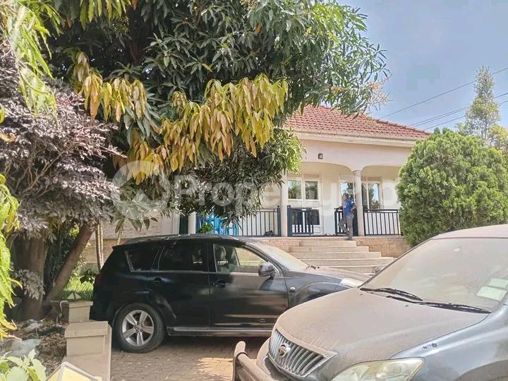 4 bedroom Bungalow Apartment for sale Kira bulindo  Kampala Central Kampala Central - 1