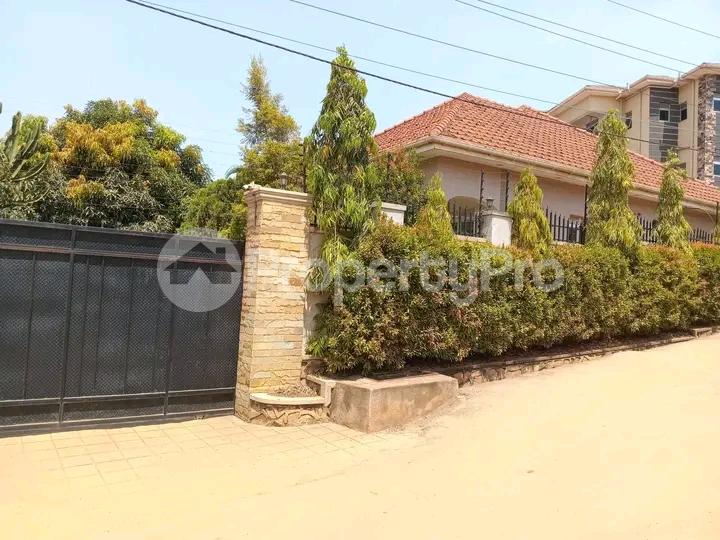 4 bedroom Bungalow Apartment for sale Kira bulindo  Kampala Central Kampala Central - 2
