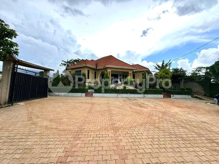 4 bedroom Bungalow Apartment for sale Kira road  Kira Wakiso Central - 4