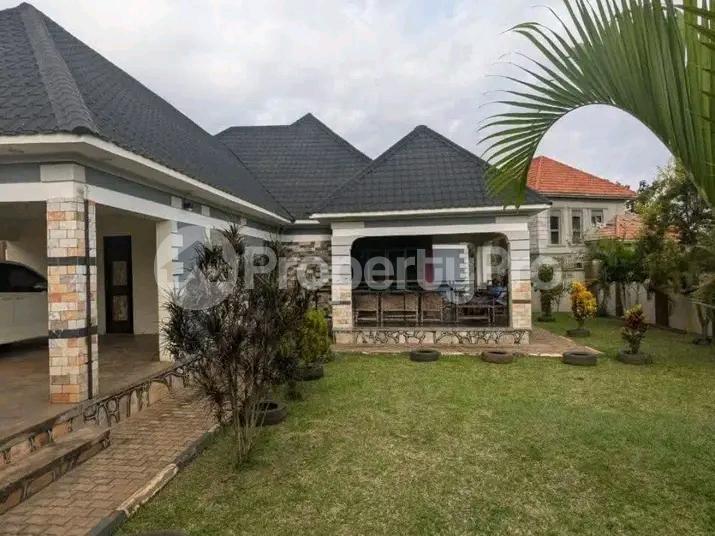 4 bedroom Bungalow Apartment for sale Kasangati kiti  Kira Wakiso Central - 8
