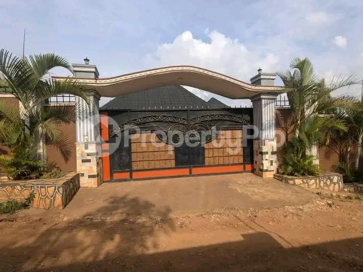 4 bedroom Bungalow Apartment for sale Kasangati kiti  Kira Wakiso Central - 6