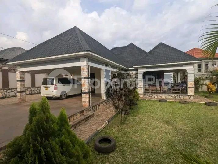 4 bedroom Bungalow Apartment for sale Kira kasangati road  Kampala Central Kampala Central - 0