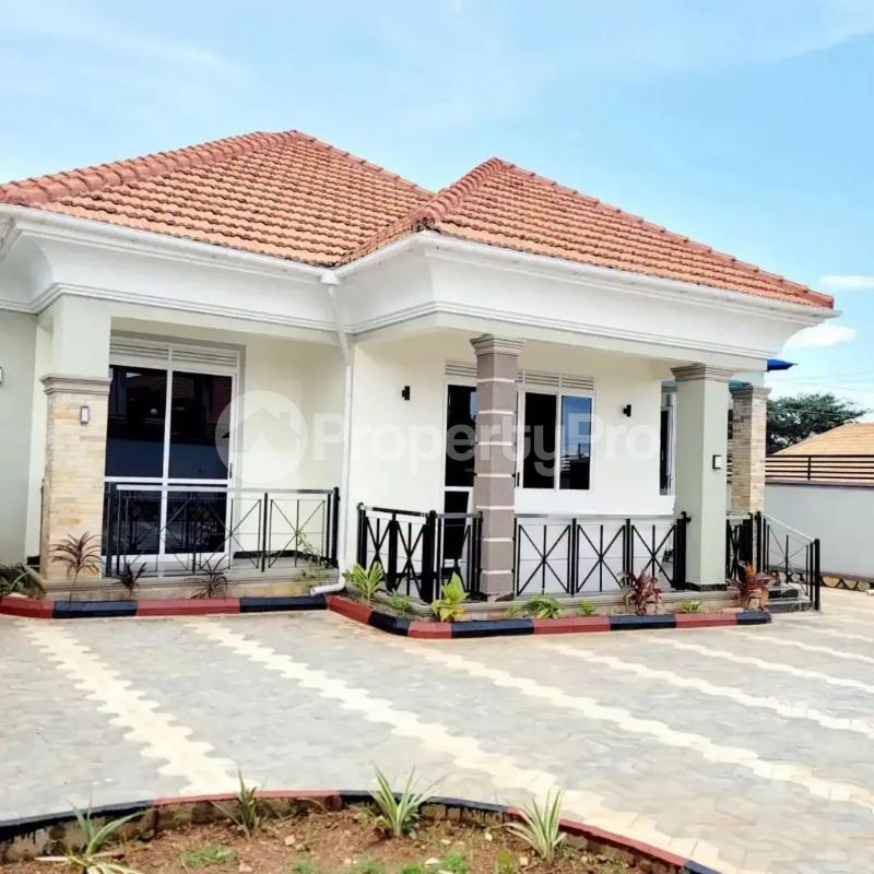 4 bedroom Villa for sale Kitende Entebbe road  Kampala Central Kampala Central - 0