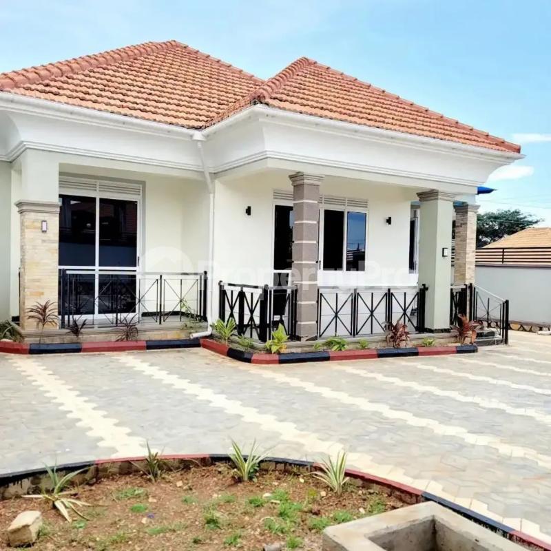 4 bedroom Villa for sale Kitende Entebbe road  Kampala Central Kampala Central - 1
