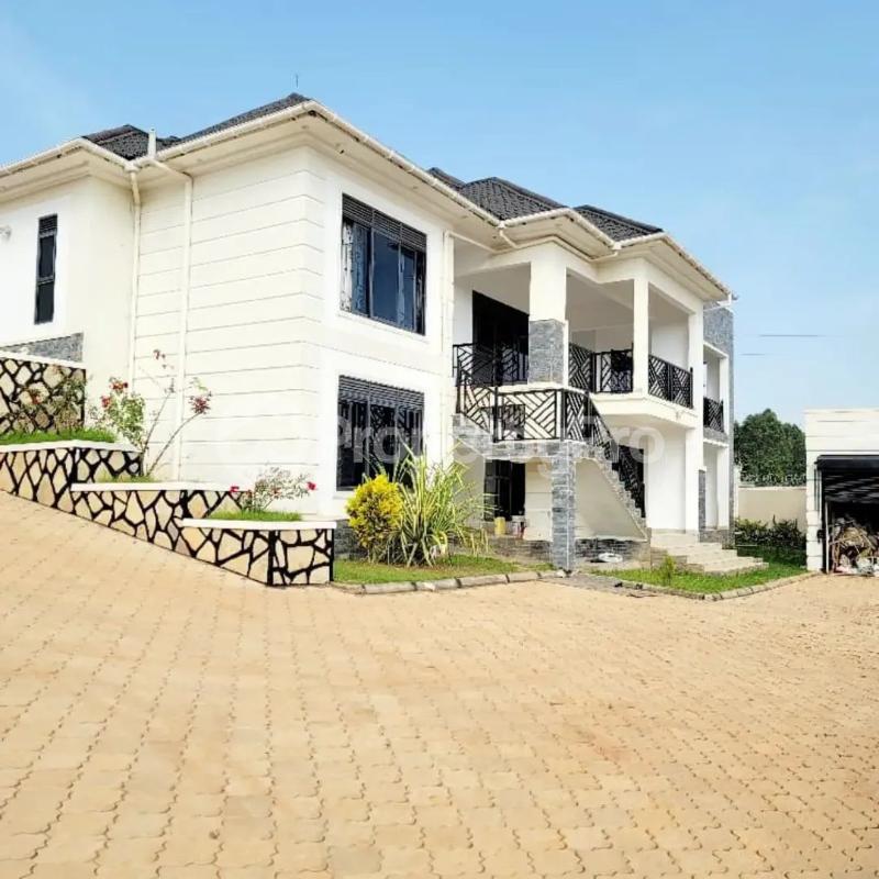 5 bedroom Villa for sale Kitende kaga Entebbe road  Kampala Central Kampala Central - 1